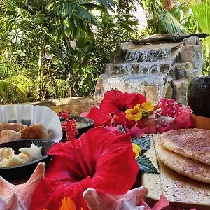 Bed & Breakfast Tropical & Restaurant-pizzeria